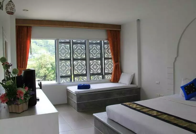 Cameră Superioară, Dinar Lodge