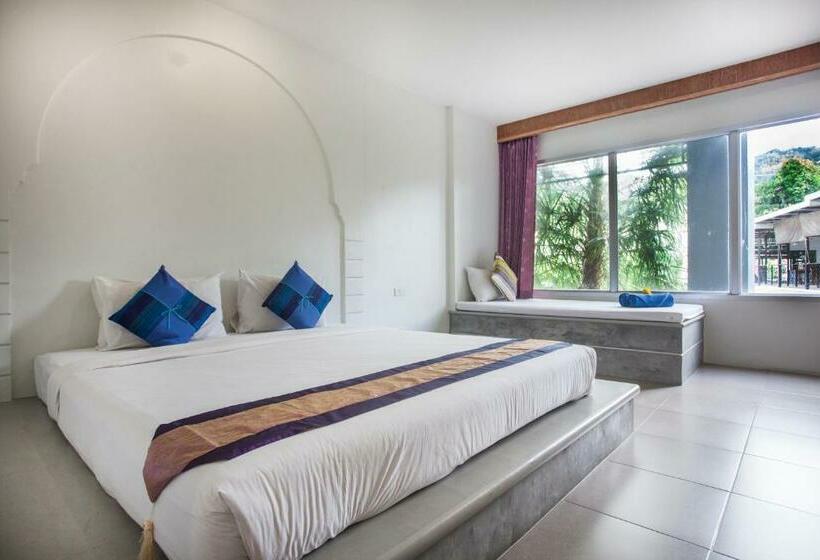 スーペリアールーム, Dinar Lodge