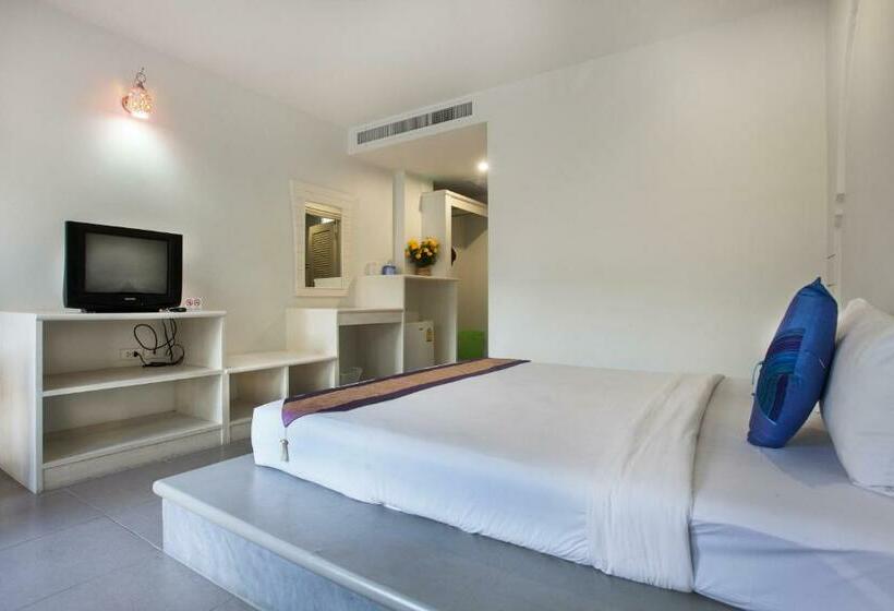 スーペリアールーム, Dinar Lodge