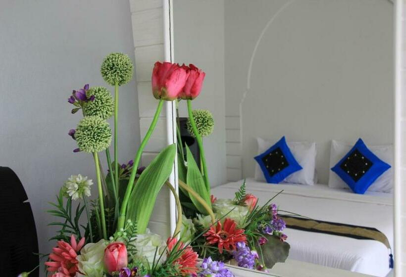 スーペリアールーム, Dinar Lodge