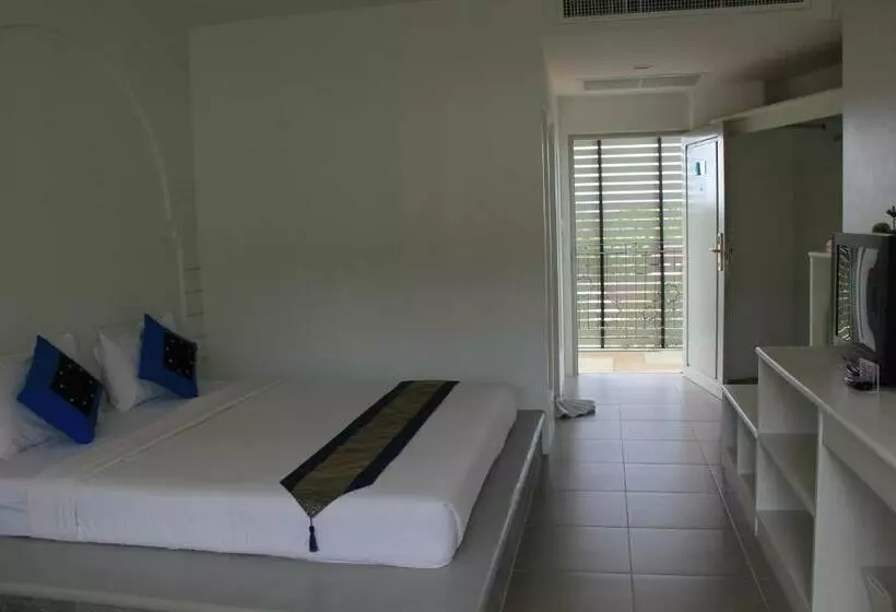 Cameră Superioară, Dinar Lodge
