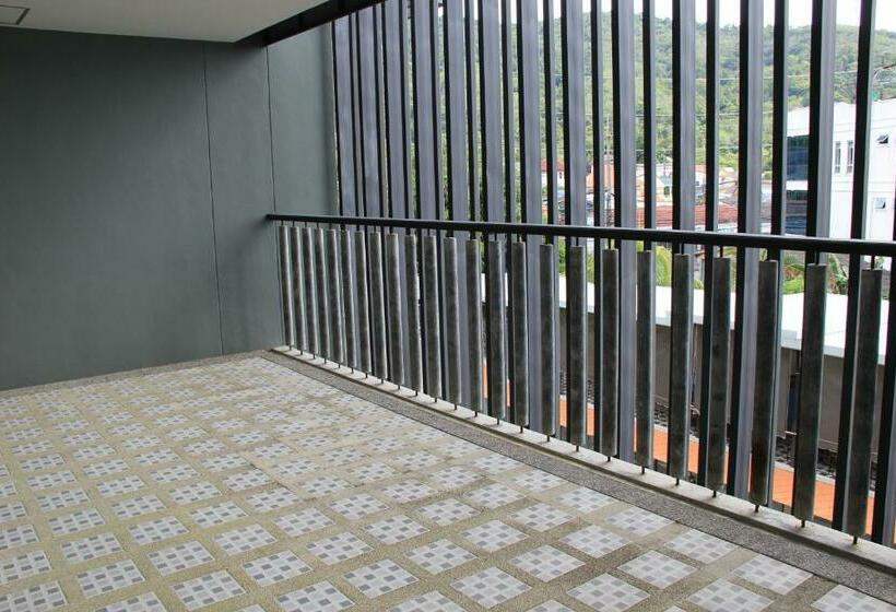 スーペリアールーム, Dinar Lodge