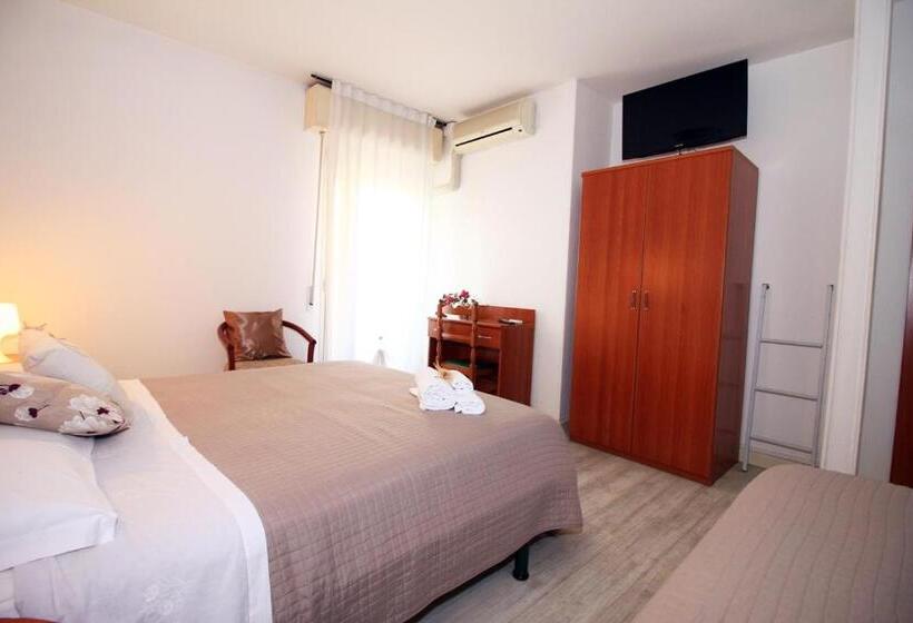 带阳台的三人标准间, Verde Luna