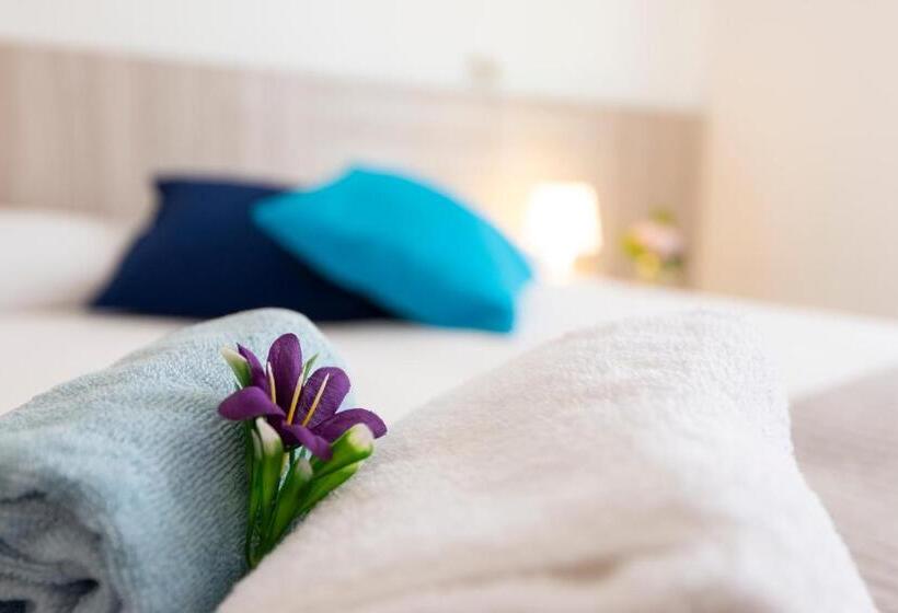 带阳台标准四人间, Verde Luna