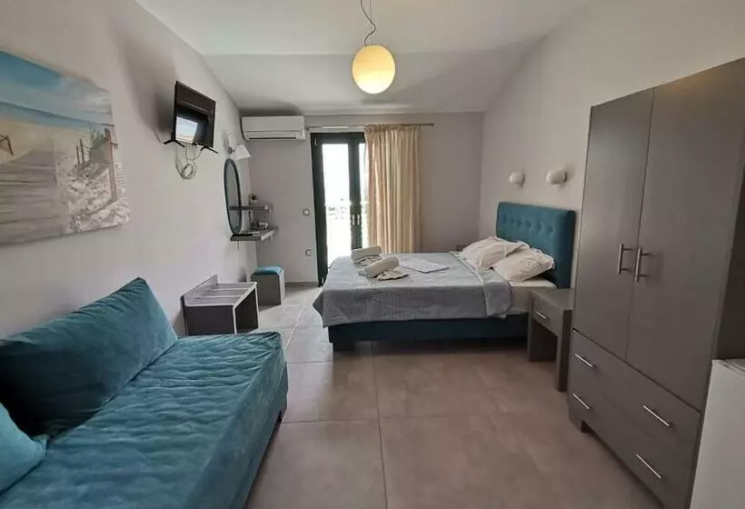 Chambre Triple Standard, Odyssion