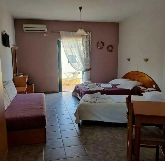 Chambre Triple Standard, Odyssion