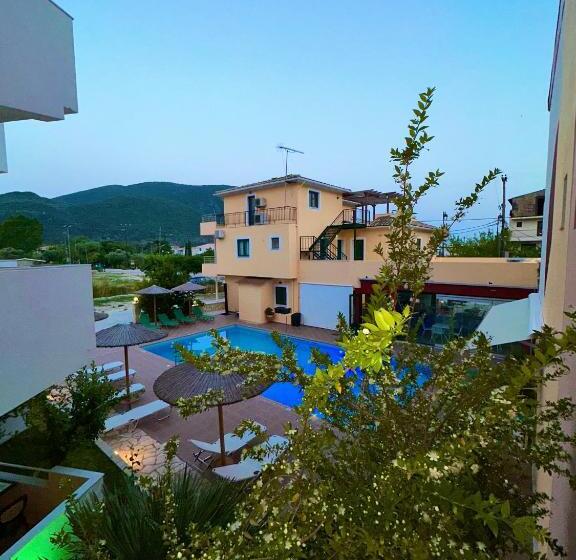 חדר סטנדרט לשלושה, Odyssion