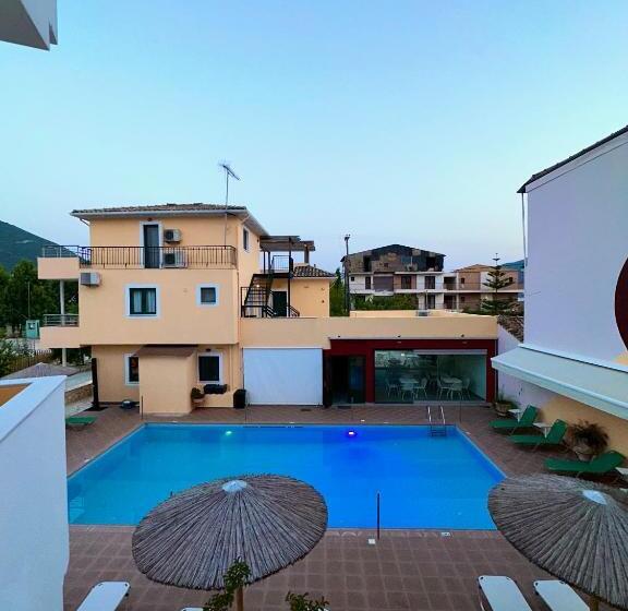 חדר סטנדרט לשלושה, Odyssion