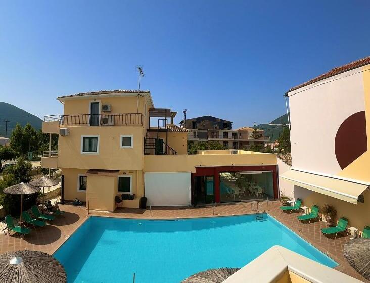 スタンダードトリプルルーム, Odyssion