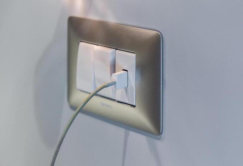 חדר בסיסי, Rome Frattina27