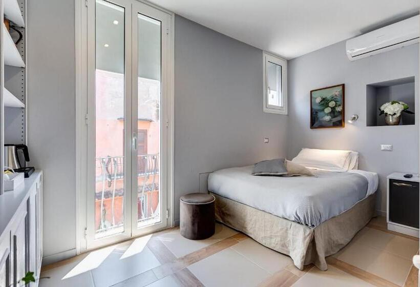 חדר בסיסי, Rome Frattina27