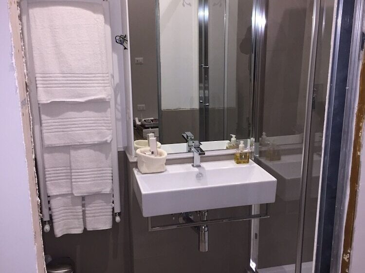 סוויטה אקזקיוטיב, Rome Frattina27