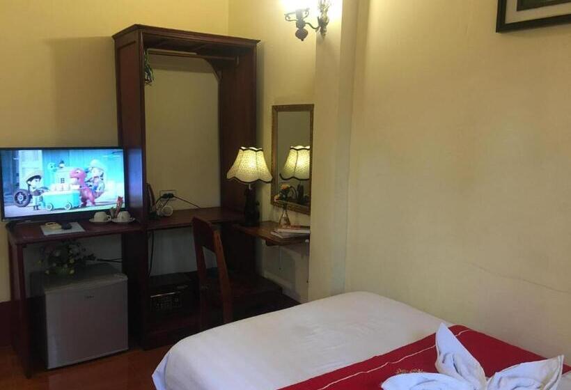 غرفة قياسية ثلاثية, Soutikone Place House 2