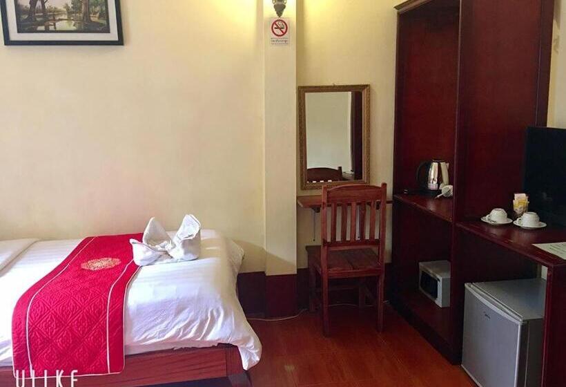 غرفة قياسية ثلاثية, Soutikone Place House 2