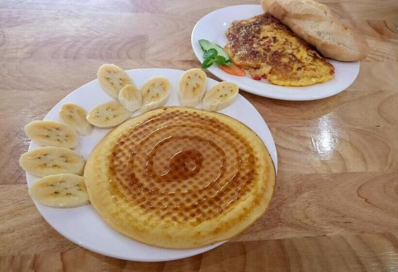 غرفة قياسية ثلاثية, Soutikone Place House 2