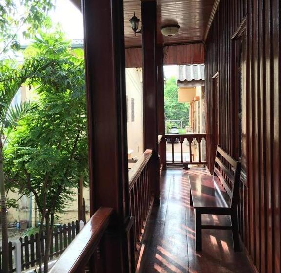 غرفة قياسية مزوَّدة بشُرفة, Soutikone Place House 2