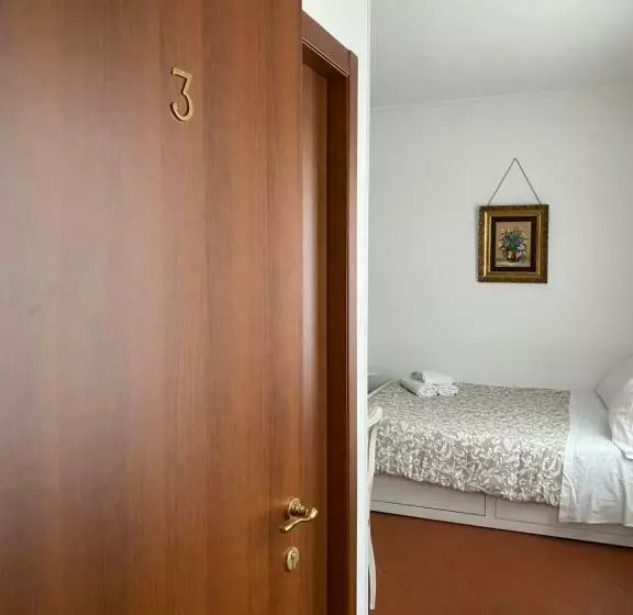 اتاق سوپریور چهار تخته, Al Ponte Del Papa B&b