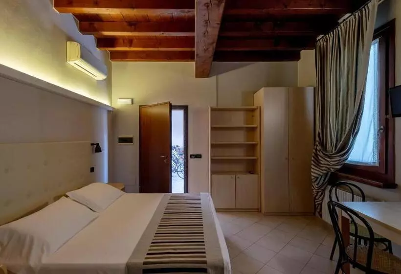 اتاق استاندارد چهار تخته, Antico Residence