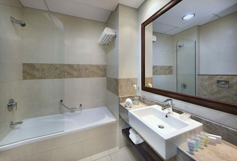 اتاق استاندارد سه نفره, Atana