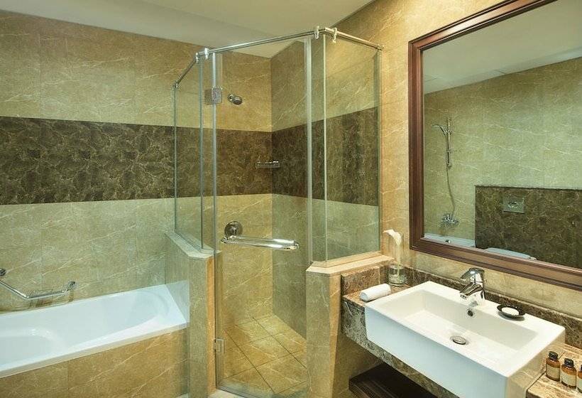 Chambre Familiale Communicante, Atana