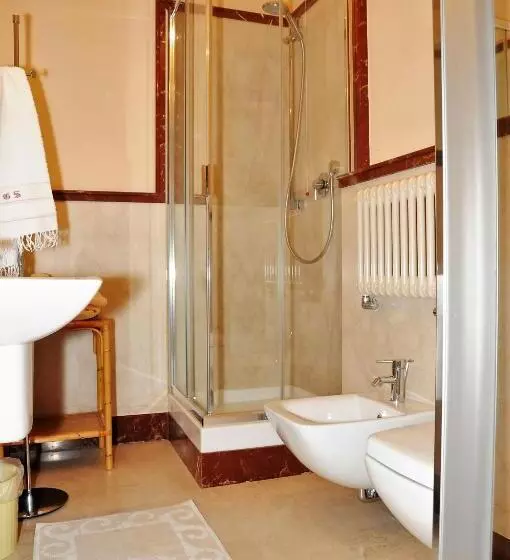 Standard-huone, Cavour33