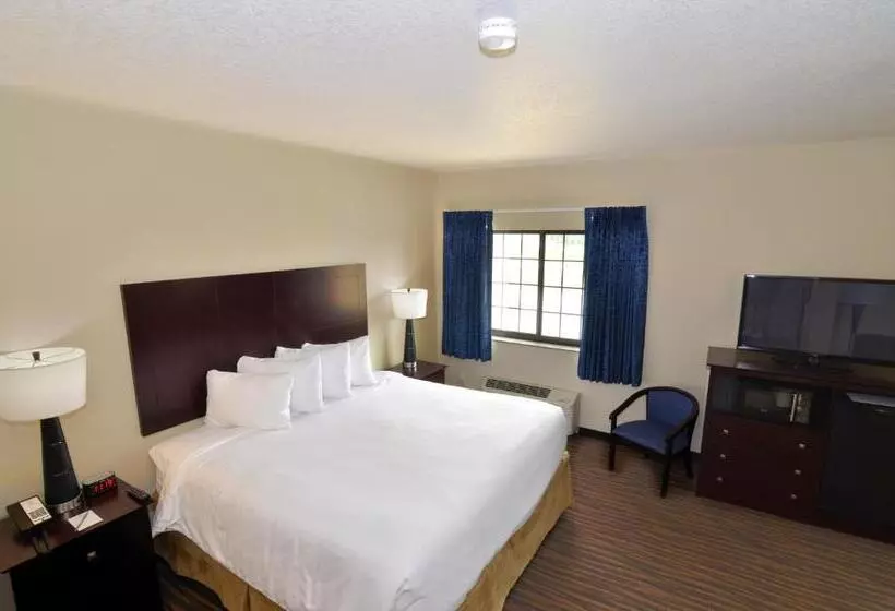 キングサイズベッドのデラックススイート, Cobblestone Inn & Suites  Holstein