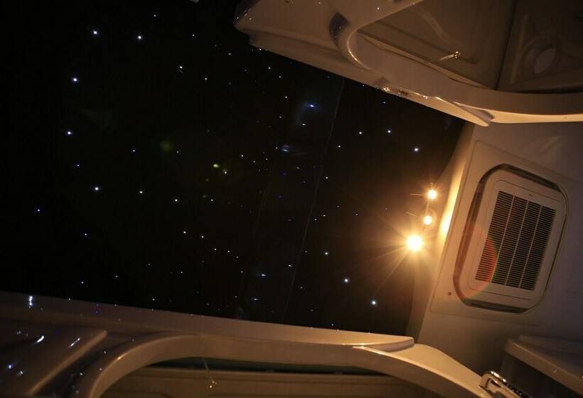 Bed in Shared Room, Met A Space Pod @ Boat Quay