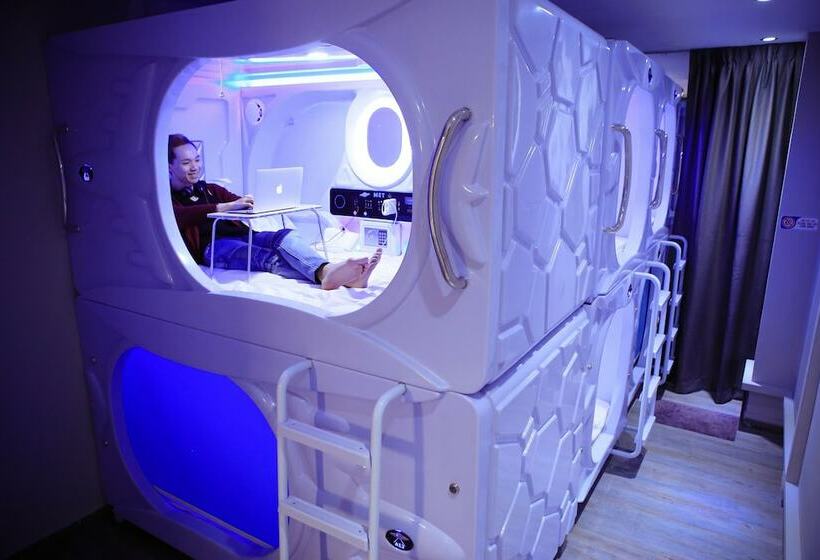 Bed in Shared Room, Met A Space Pod @ Boat Quay