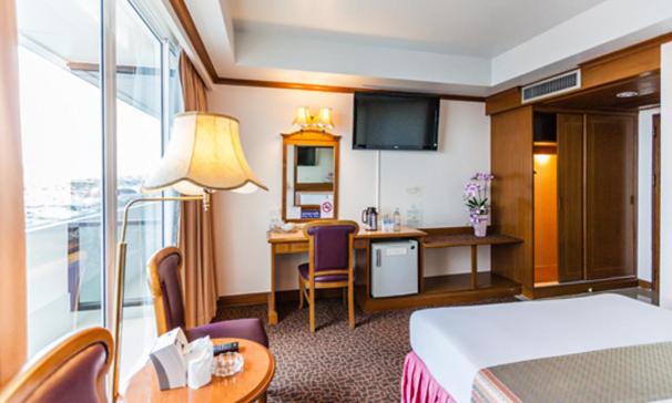 이그제큐티브 룸, V.l. Hatyai