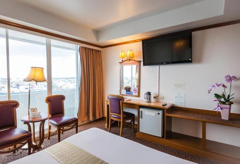 이그제큐티브 룸, V.l. Hatyai