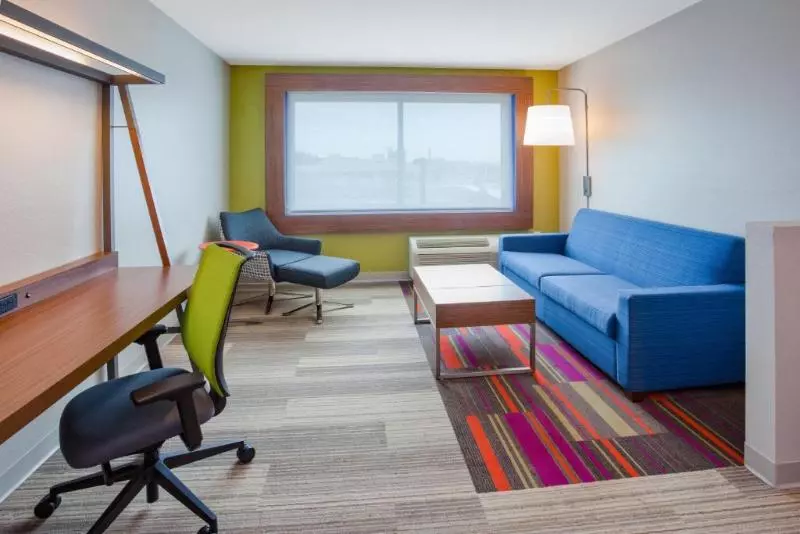 キングサイズベッドのスイートルーム, Holiday Inn Express And Suites Des Moines Downtown, An Ihg