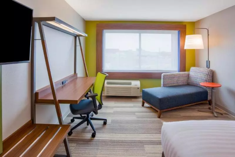 身障者適用キングサイズベッドルーム, Holiday Inn Express And Suites Des Moines Downtown, An Ihg