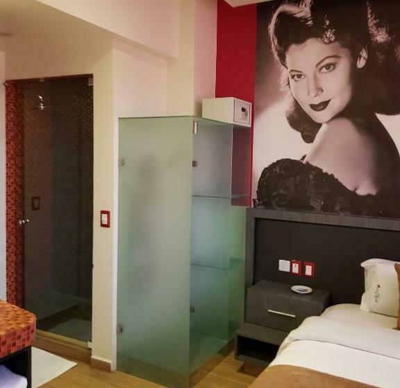 エクゼクティブルーム, Hollywood