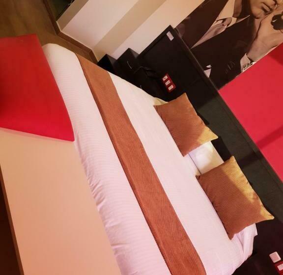 エクゼクティブルーム, Hollywood