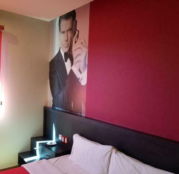 エクゼクティブルーム, Hollywood