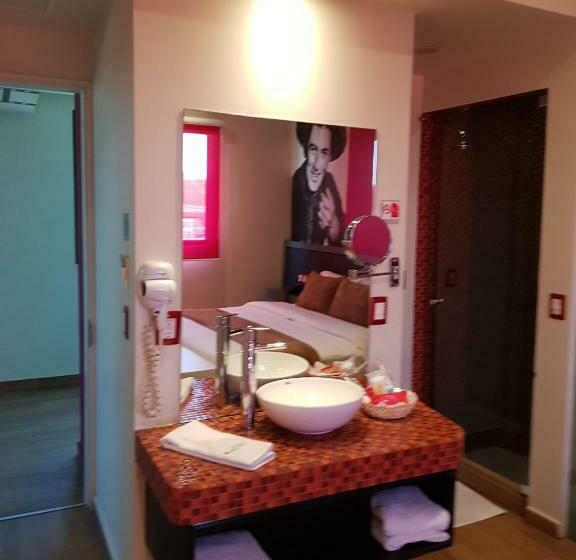 エクゼクティブルーム, Hollywood