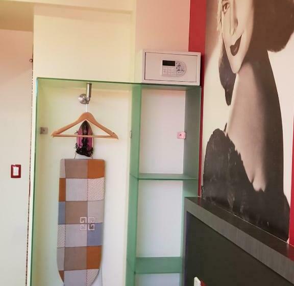 エクゼクティブルーム, Hollywood