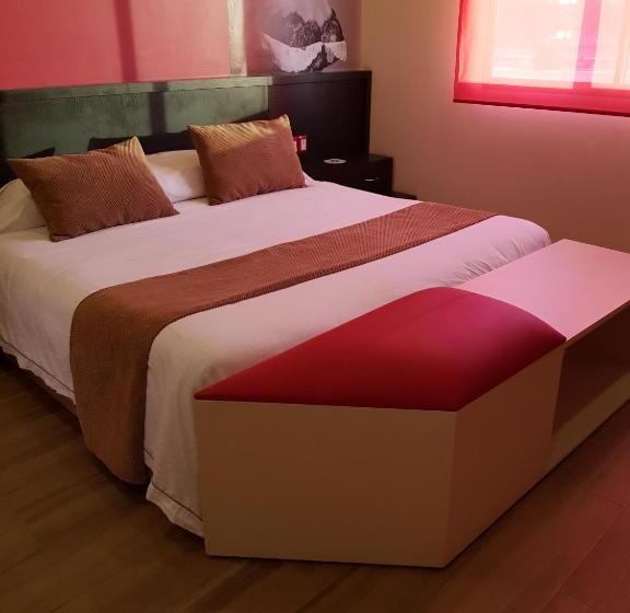 エクゼクティブルーム, Hollywood