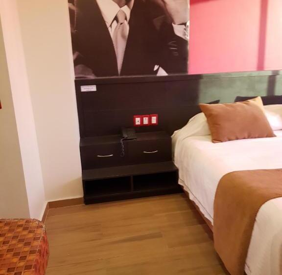 エクゼクティブルーム, Hollywood