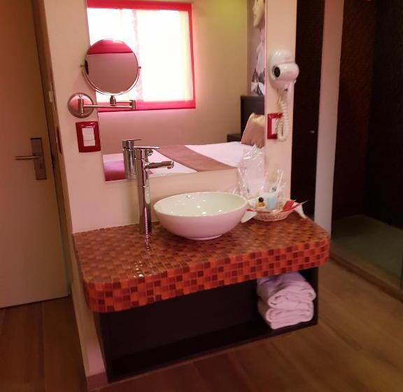 エクゼクティブルーム, Hollywood