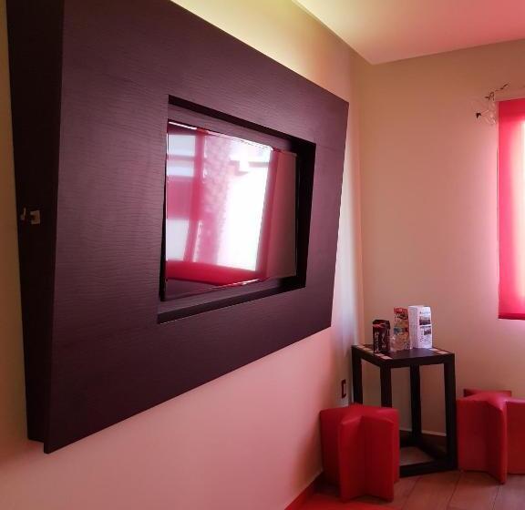 エクゼクティブルーム, Hollywood