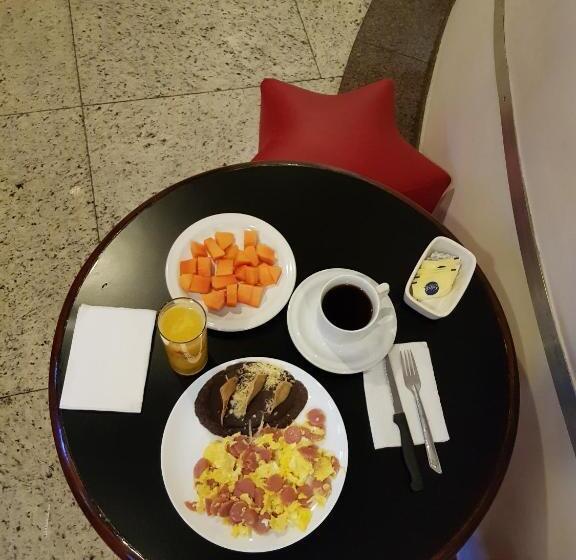 エクゼクティブルーム, Hollywood