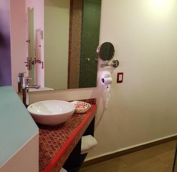 エクゼクティブルーム, Hollywood