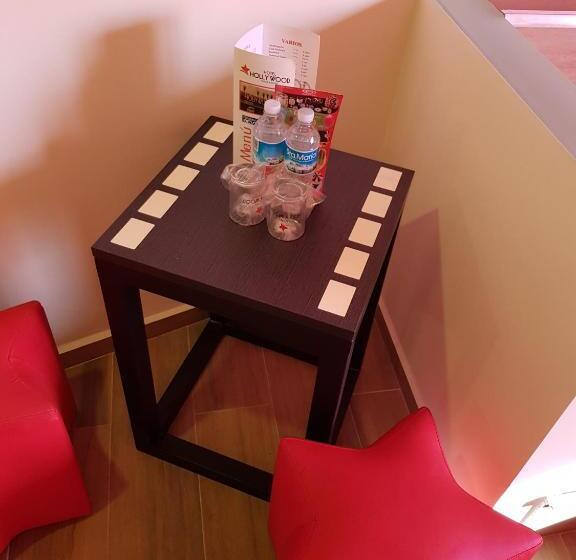 エクゼクティブルーム, Hollywood