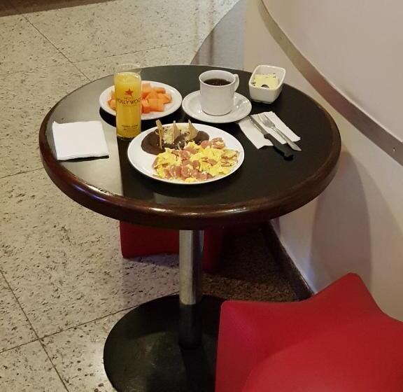 エクゼクティブルーム, Hollywood