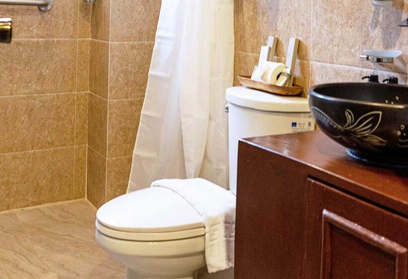 Aile Süiti, Serene La Playa Boracay