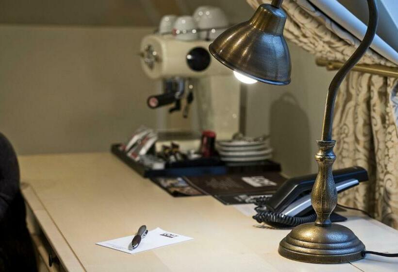 سوییت جونیور, Wilson Palace