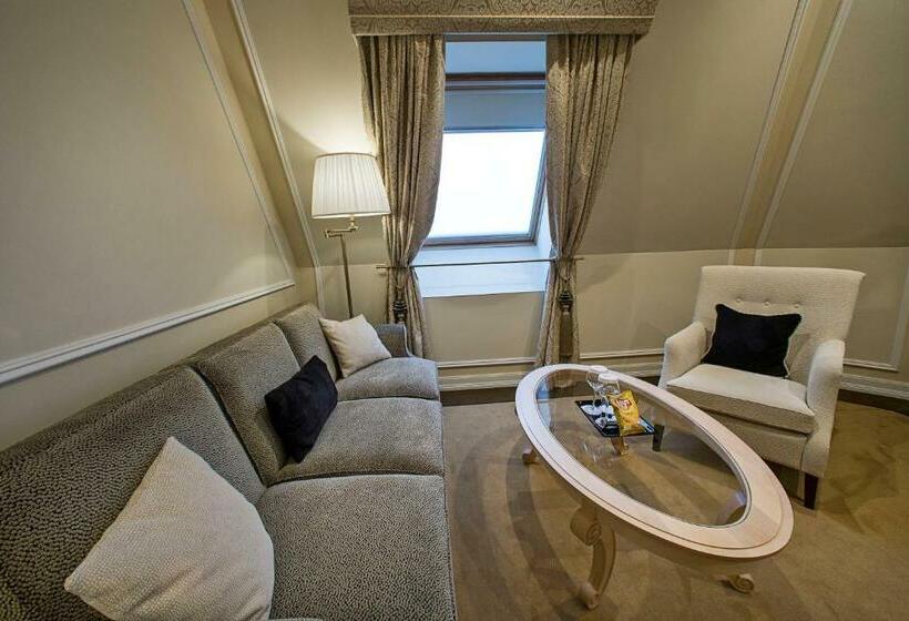 سوییت جونیور, Wilson Palace