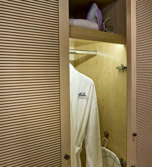 سوییت جونیور, Wilson Palace