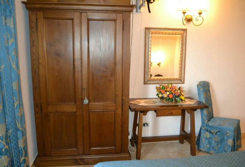 스탠다드 룸, Lusi